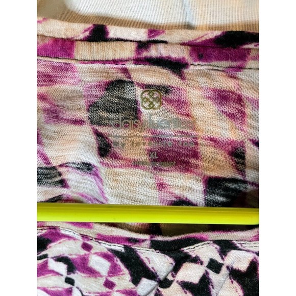 Daisy Fuentes Size XLarge Short Sleeve Shirt Purple Geometric Shapes - Picture 3 of 5
